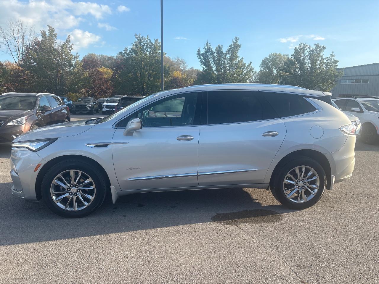 2022 Buick Enclave Avenir + Tech Pkg + 3.6L *CLEARANCE* Photo3
