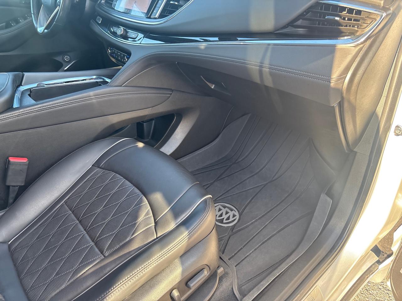 2022 Buick Enclave Avenir + Tech Pkg + 3.6L *CLEARANCE* Photo