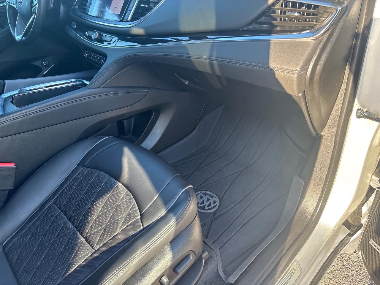 2022 Buick Enclave Avenir + Tech Pkg + 3.6L *CLEARANCE* Photo