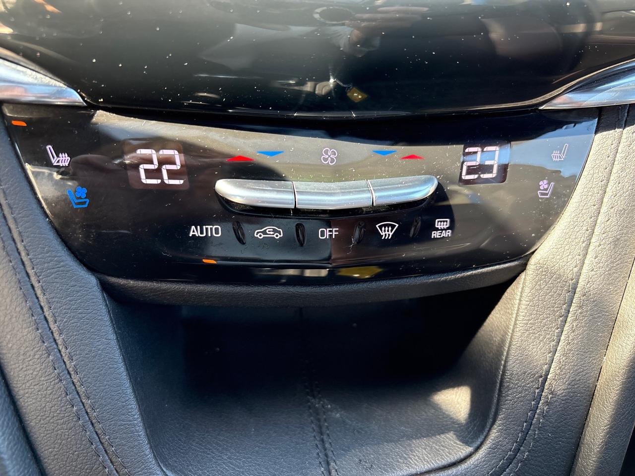 2021 Cadillac XT6 Premium Luxury AWD + 7 Pass + Sunroof + 1 Owner Photo