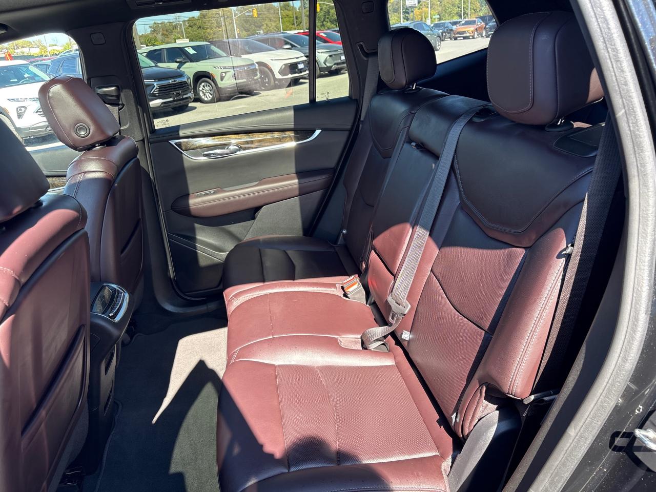 2021 Cadillac XT6 Premium Luxury AWD + 7 Pass + Sunroof + 1 Owner Photo