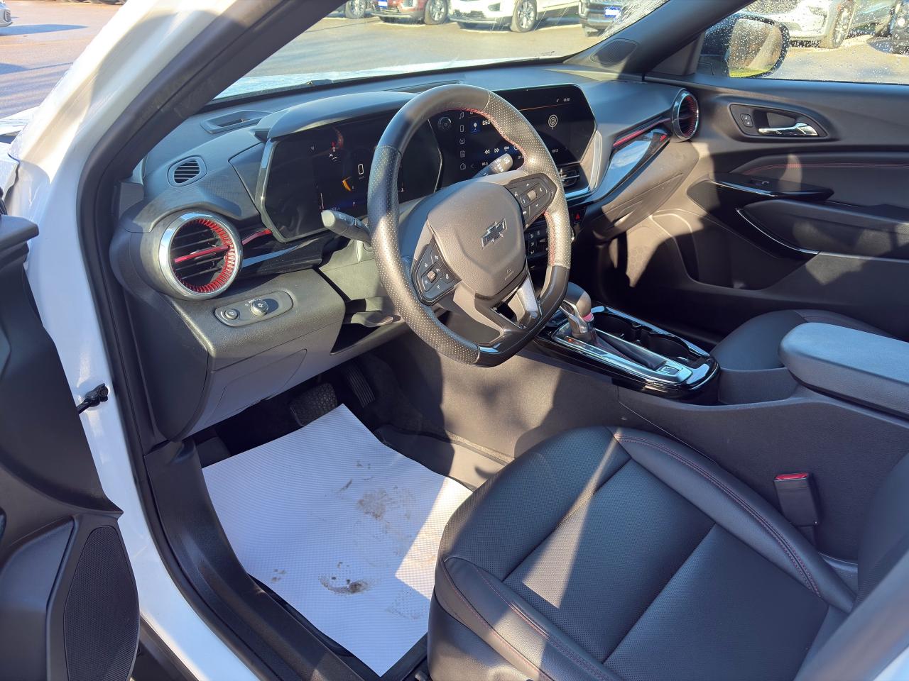 2024 Chevrolet Trax 2RS + Heated Seat + Black Alloys + 1 Owner Photo