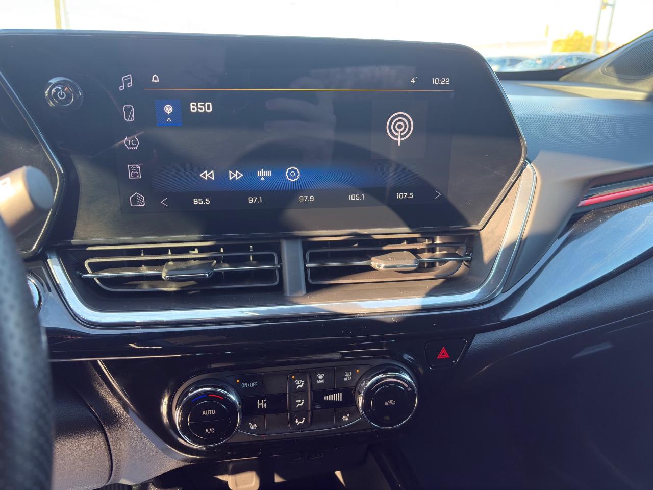 2024 Chevrolet Trax 2RS + Heated Seat + Black Alloys + 1 Owner Photo