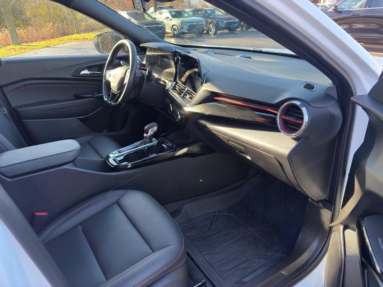 2024 Chevrolet Trax 2RS + Heated Seat + Black Alloys + 1 Owner Photo