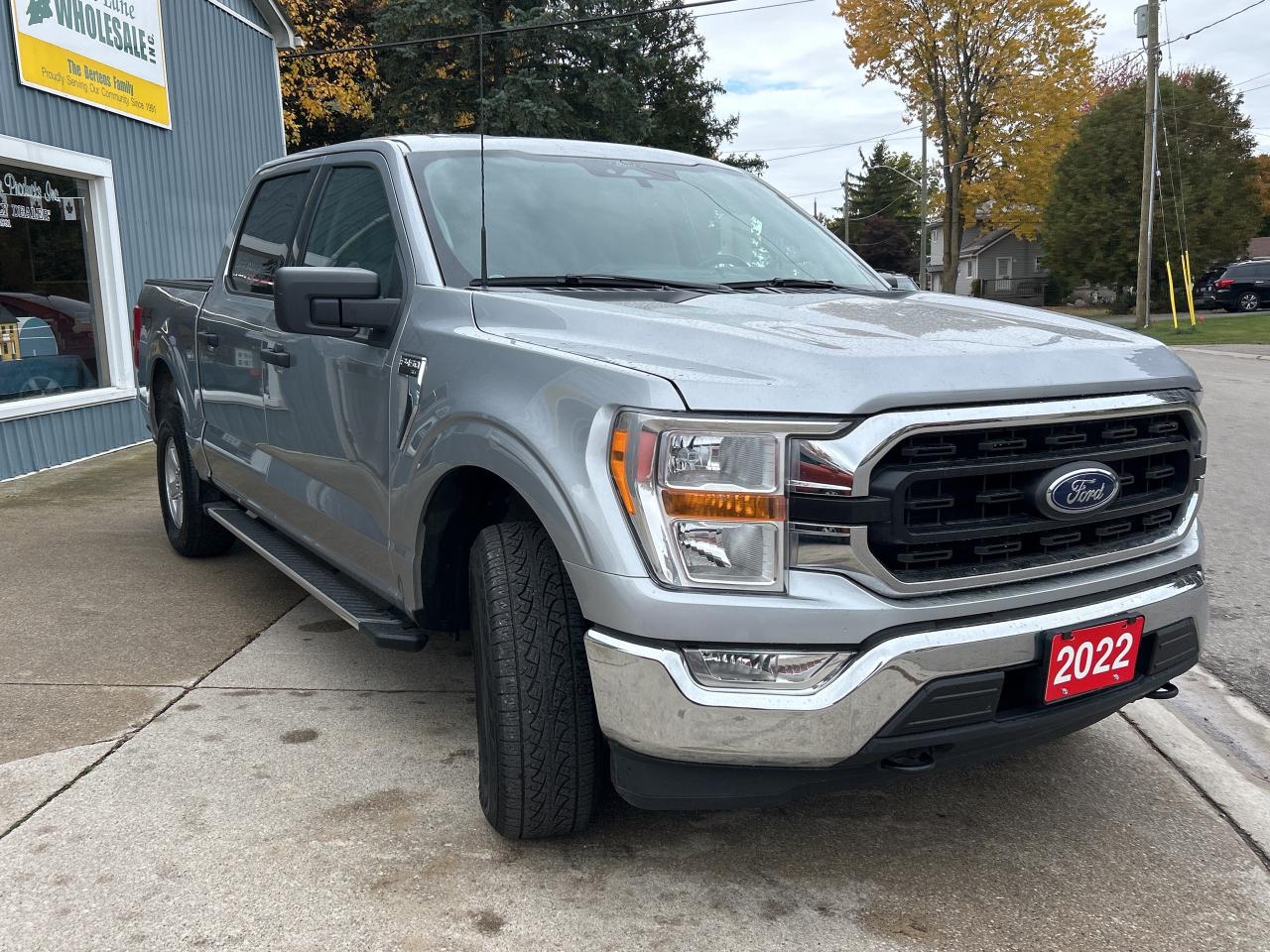 2022 Ford F-150 XLT   4X4  CREW  ** NAVIGATION ** Photo3