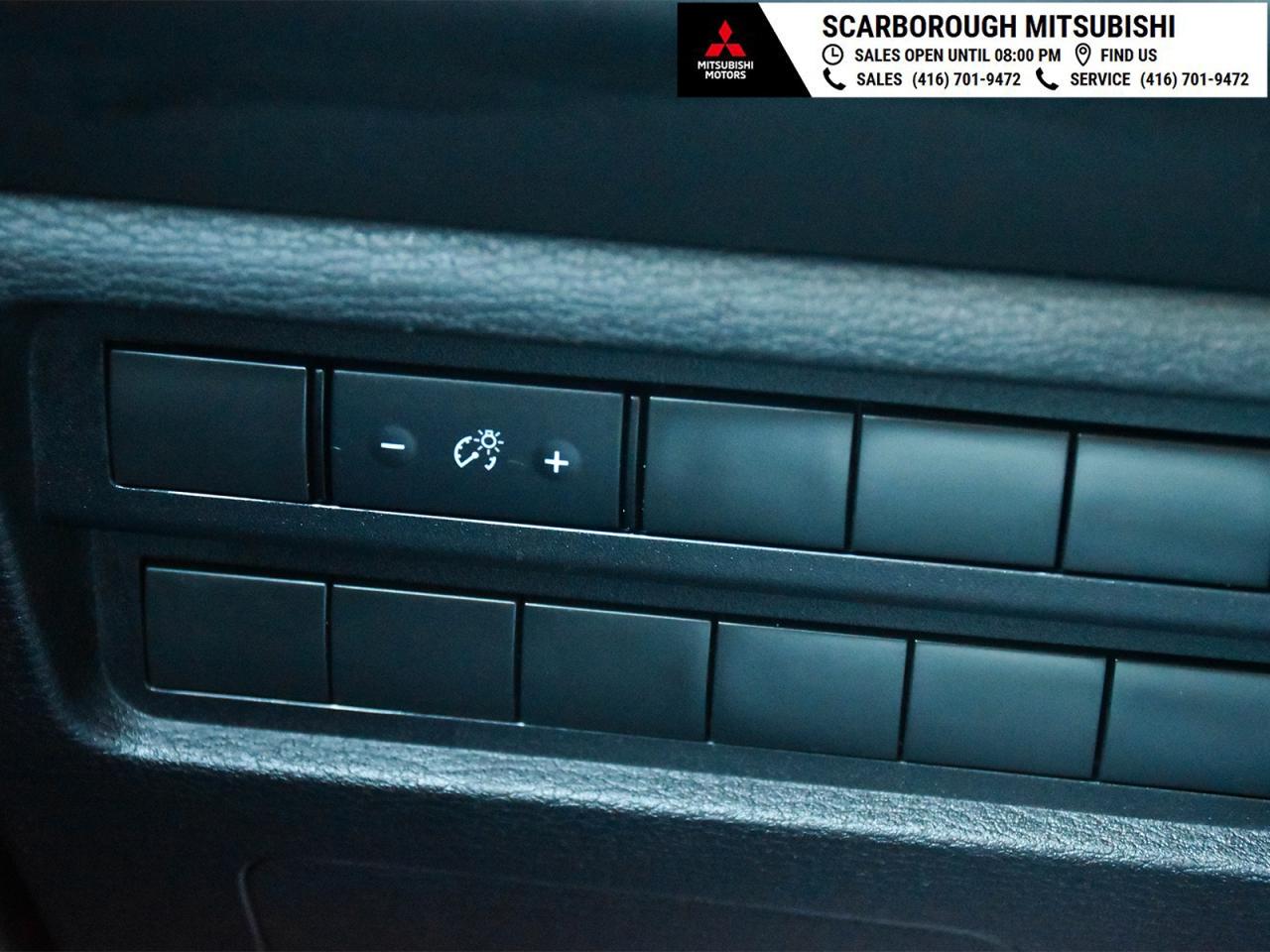 2024 Mitsubishi Outlander ES   4WD   Apple Carplay  Rear camera Photo