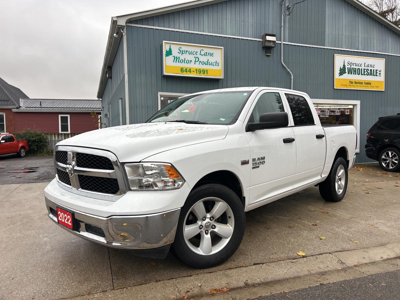 2022 RAM 1500 Classic SLT  CREW   V8   4X4 Photo0