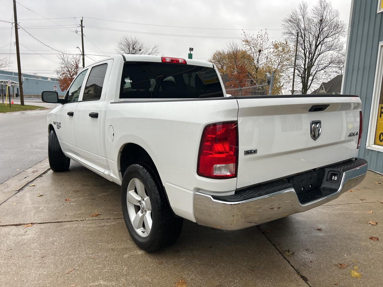 2022 RAM 1500 Classic SLT  CREW   V8   4X4 Photo