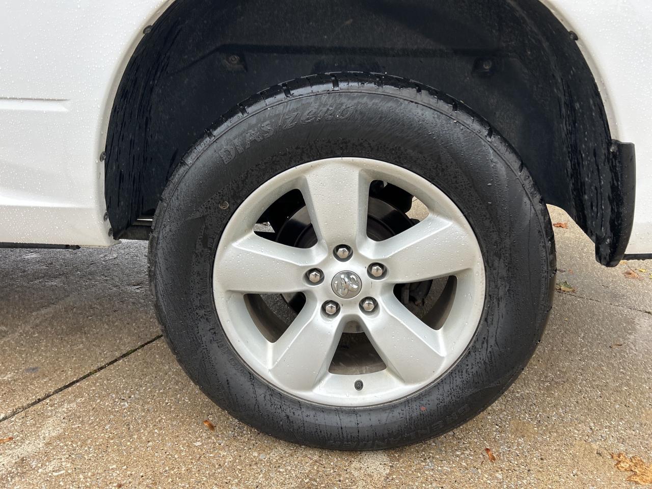 2022 RAM 1500 Classic SLT  CREW   V8   4X4 Photo