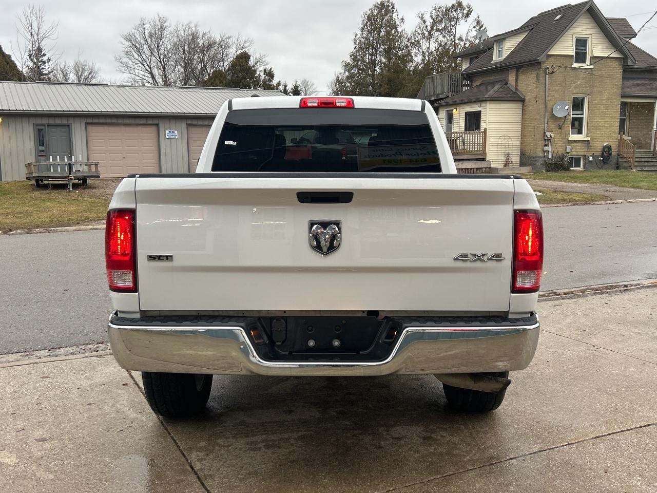 2022 RAM 1500 Classic SLT  CREW   V8   4X4 Photo4