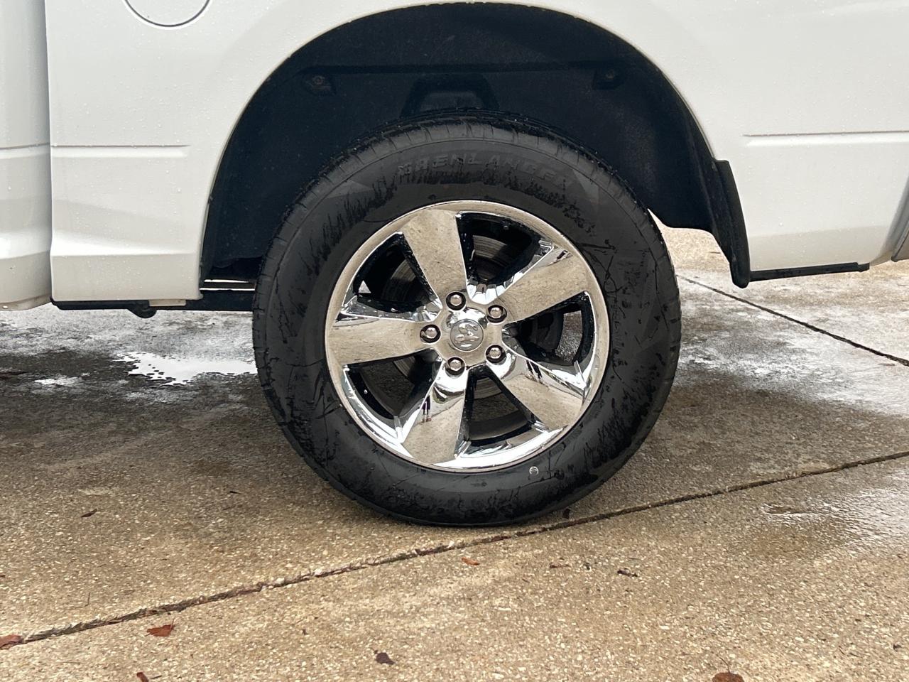 2022 RAM 1500 Classic SLT  CREW   V8   4X4 Photo