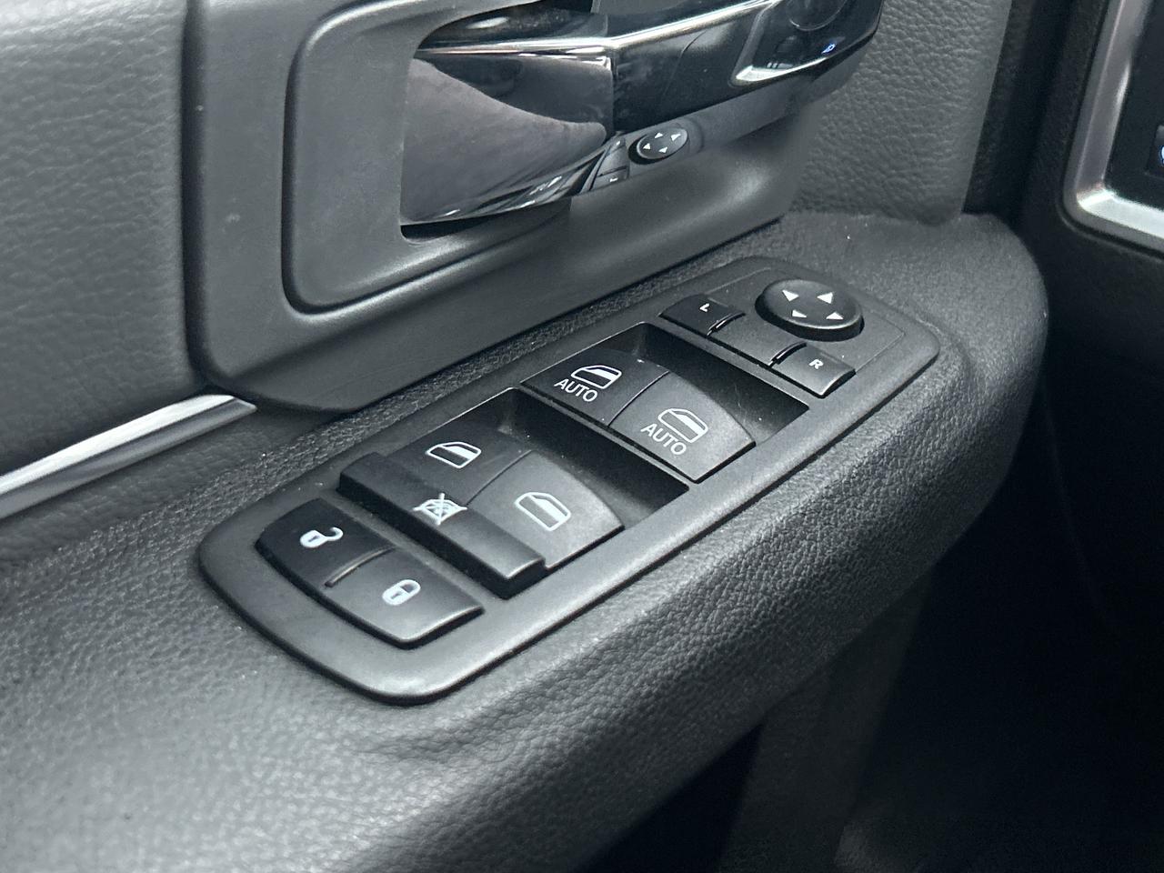 2022 RAM 1500 Classic SLT  CREW   V8   4X4 Photo