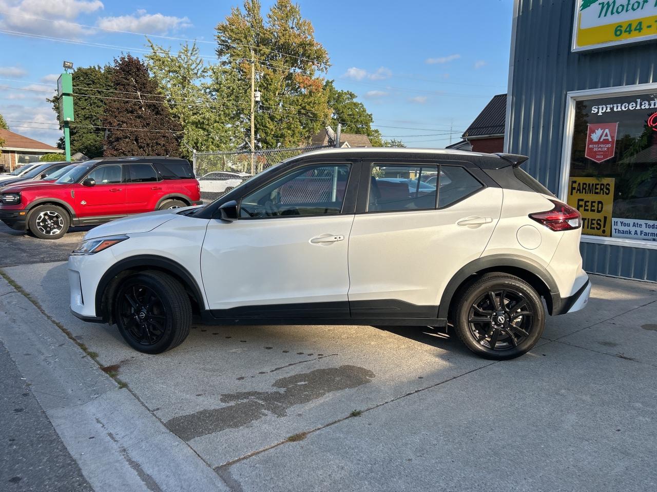 2023 Nissan Kicks SV  ** BLACK TOP ** Photo