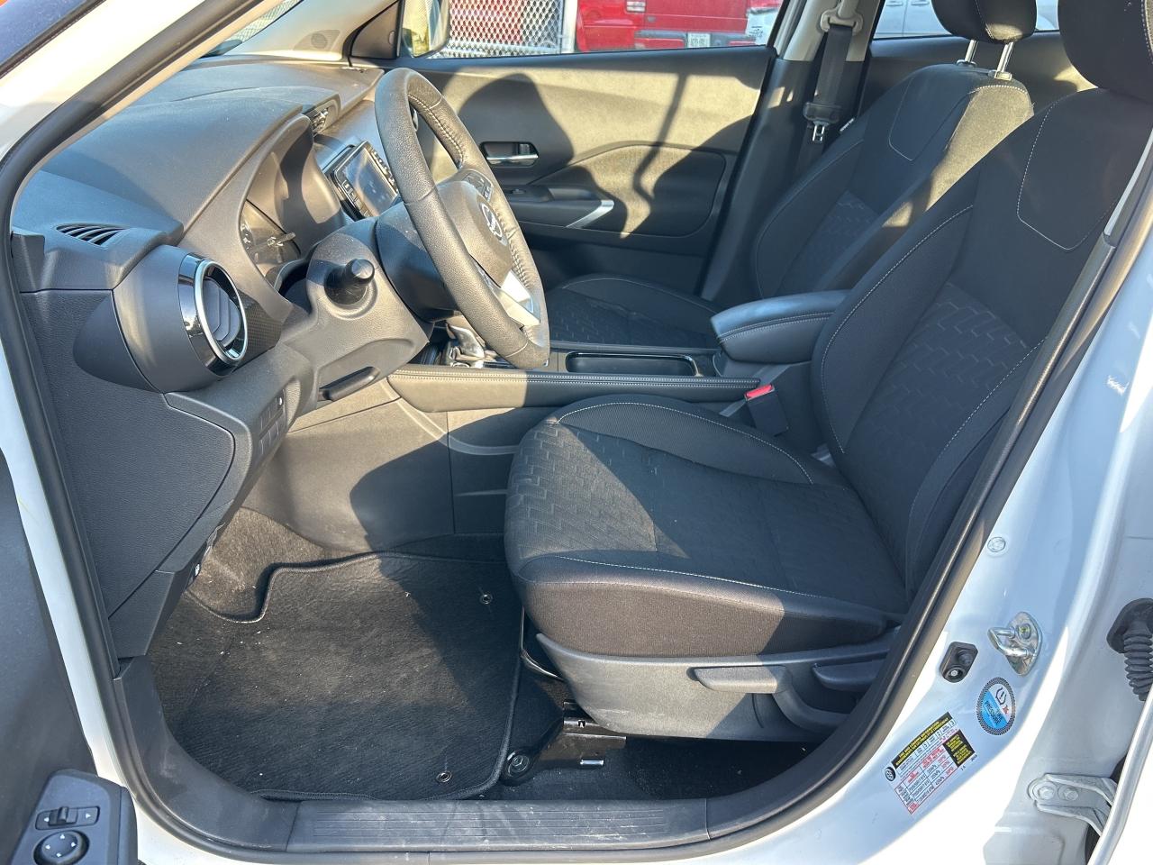 2023 Nissan Kicks SV  ** BLACK TOP ** Photo