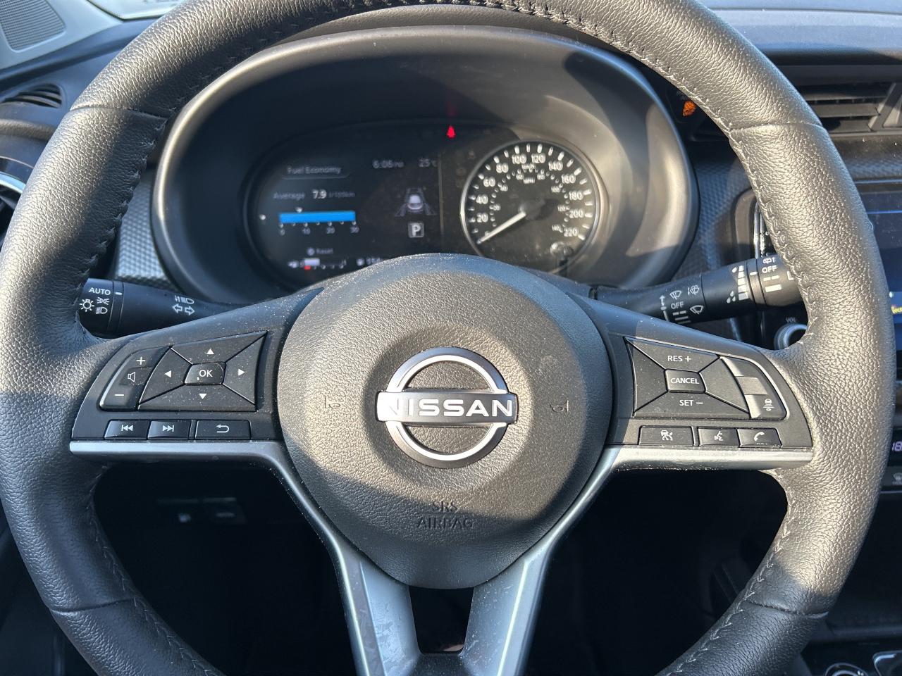 2023 Nissan Kicks SV  ** BLACK TOP ** Photo