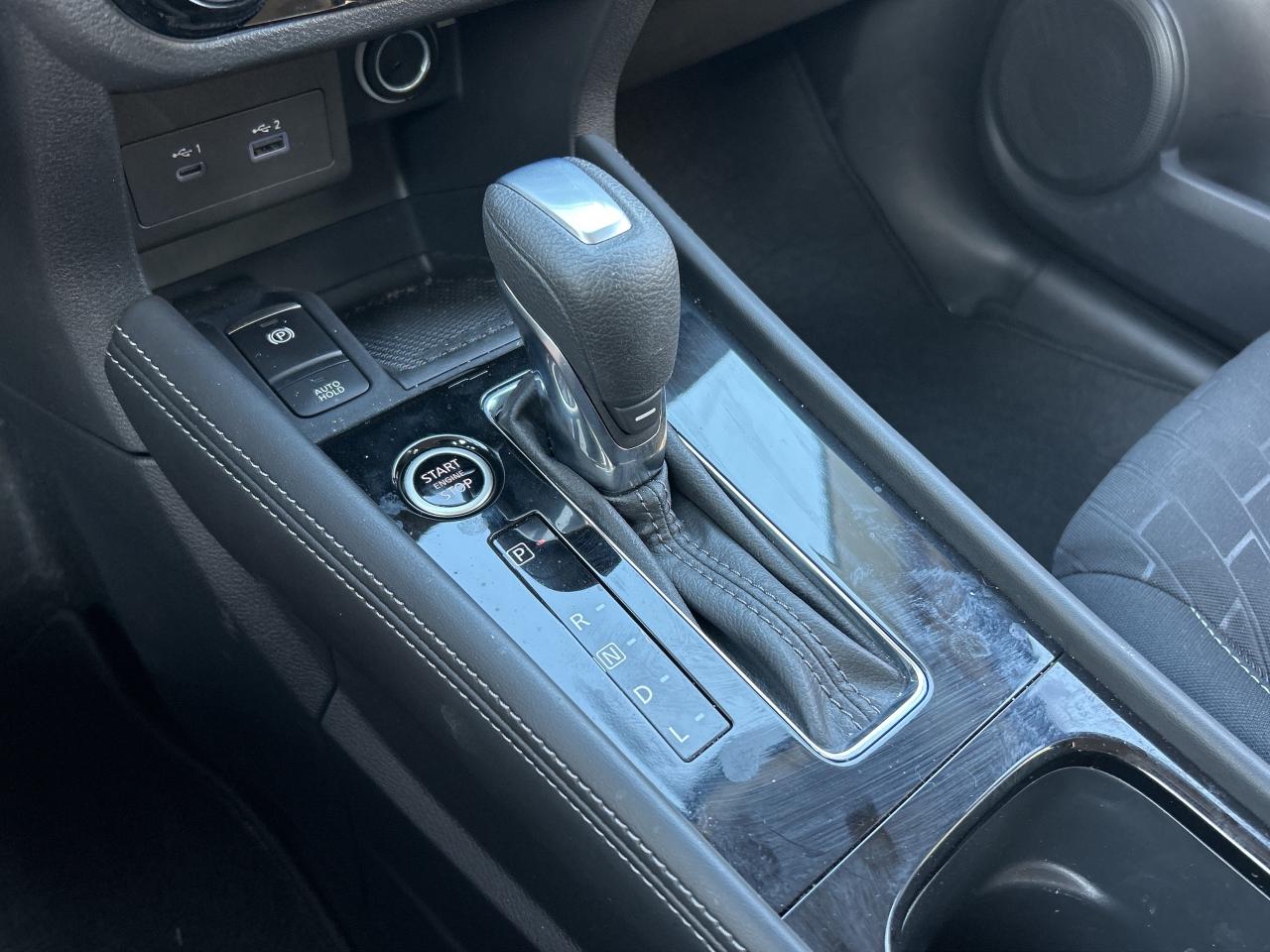 2023 Nissan Kicks SV  ** BLACK TOP ** Photo