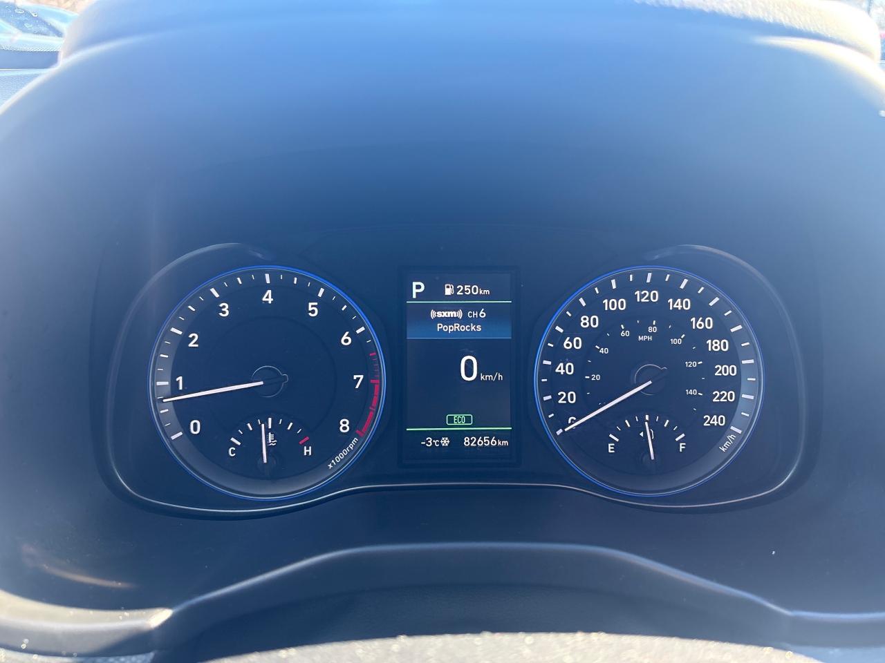 2021 Hyundai KONA Luxury  AWD + Sunroof + 1 Owner Photo