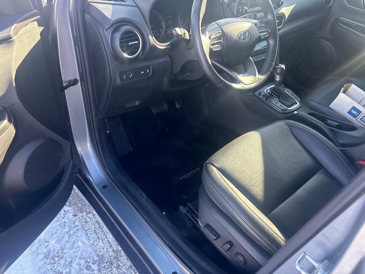 2021 Hyundai KONA Luxury  AWD + Sunroof + 1 Owner Photo