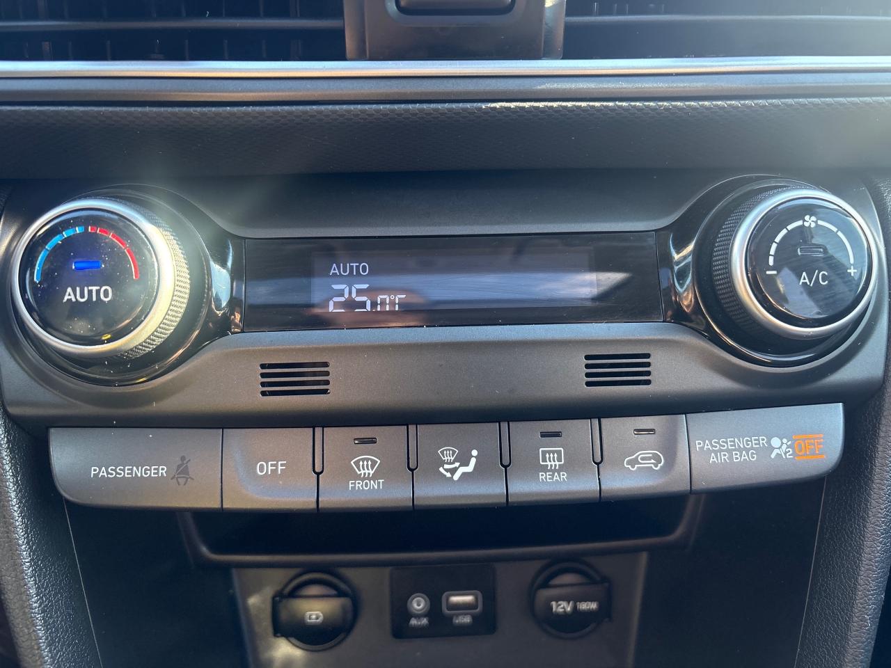 2021 Hyundai KONA Luxury  AWD + Sunroof + 1 Owner Photo