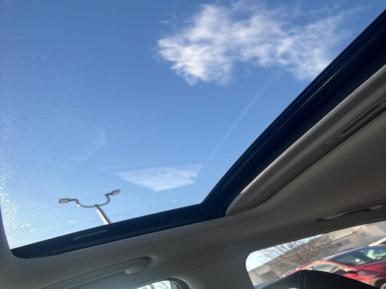 2021 Hyundai KONA Luxury  AWD + Sunroof + 1 Owner Photo