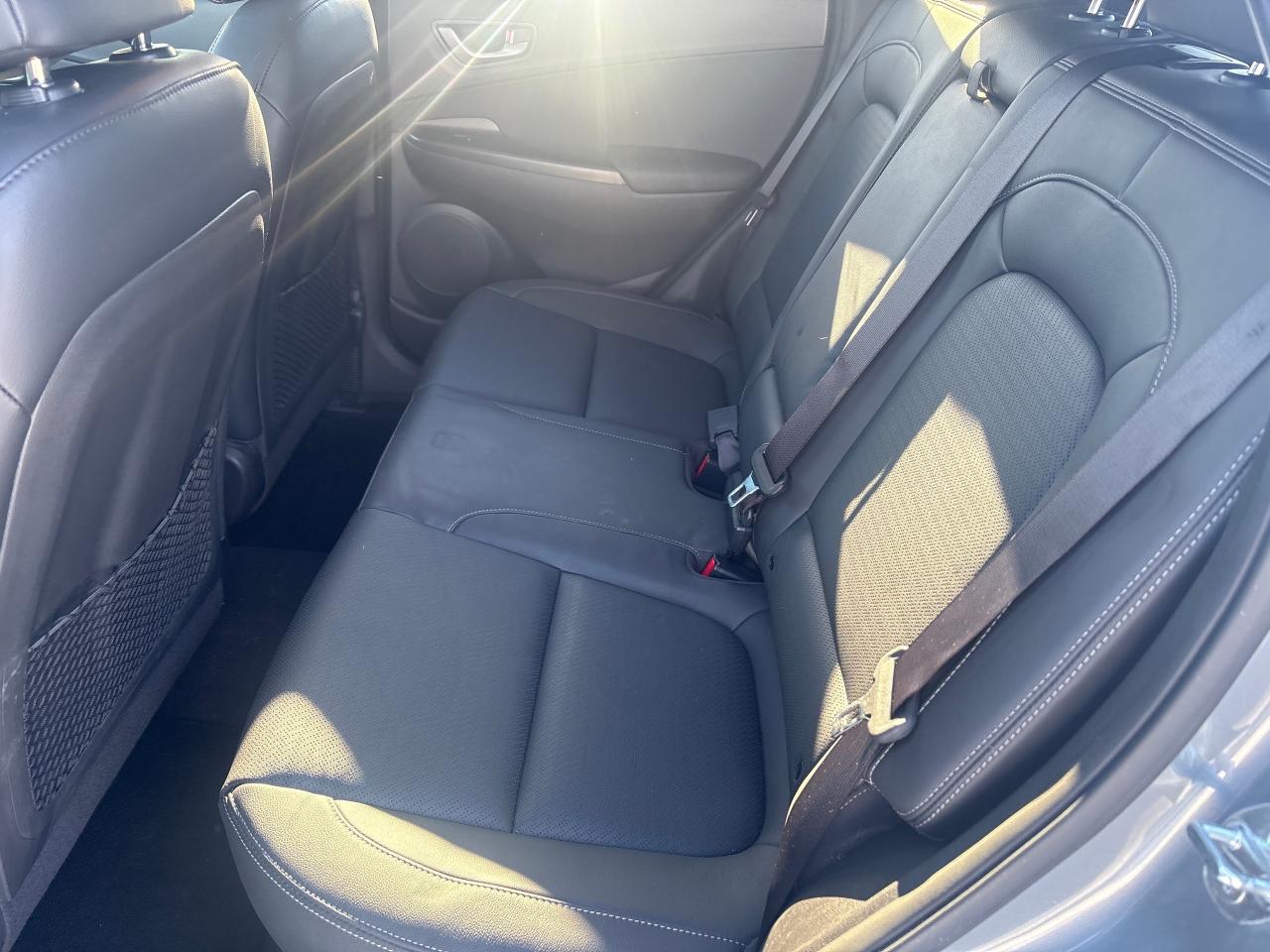 2021 Hyundai KONA Luxury  AWD + Sunroof + 1 Owner Photo