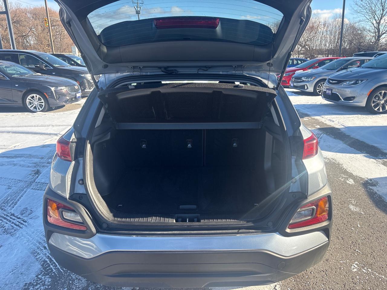 2021 Hyundai KONA Luxury  AWD + Sunroof + 1 Owner Photo