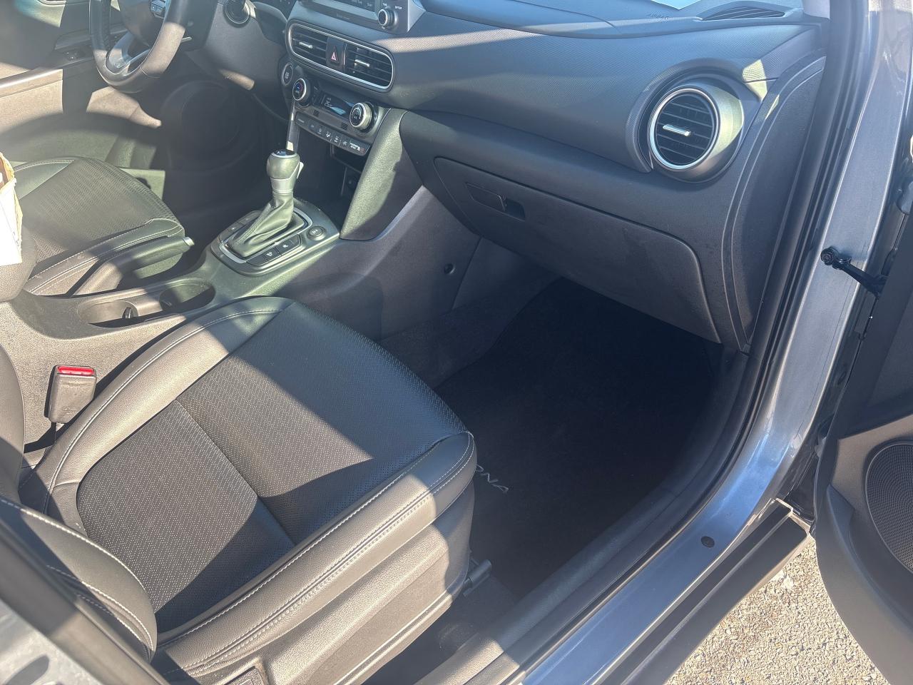2021 Hyundai KONA Luxury  AWD + Sunroof + 1 Owner Photo