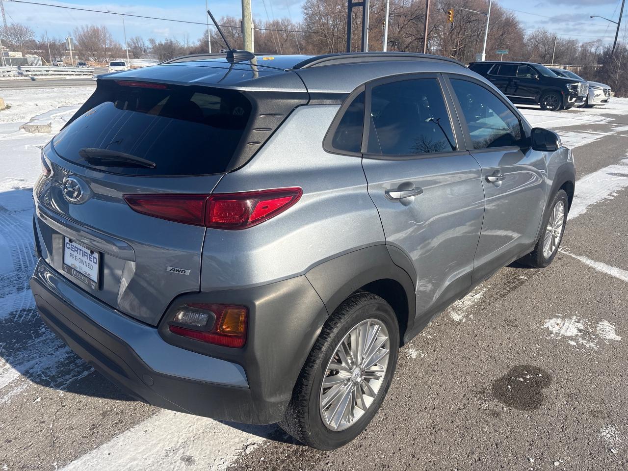 2021 Hyundai KONA Luxury  AWD + Sunroof + 1 Owner Photo