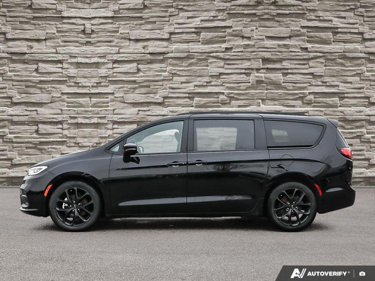 2025 Chrysler Pacifica  Photo