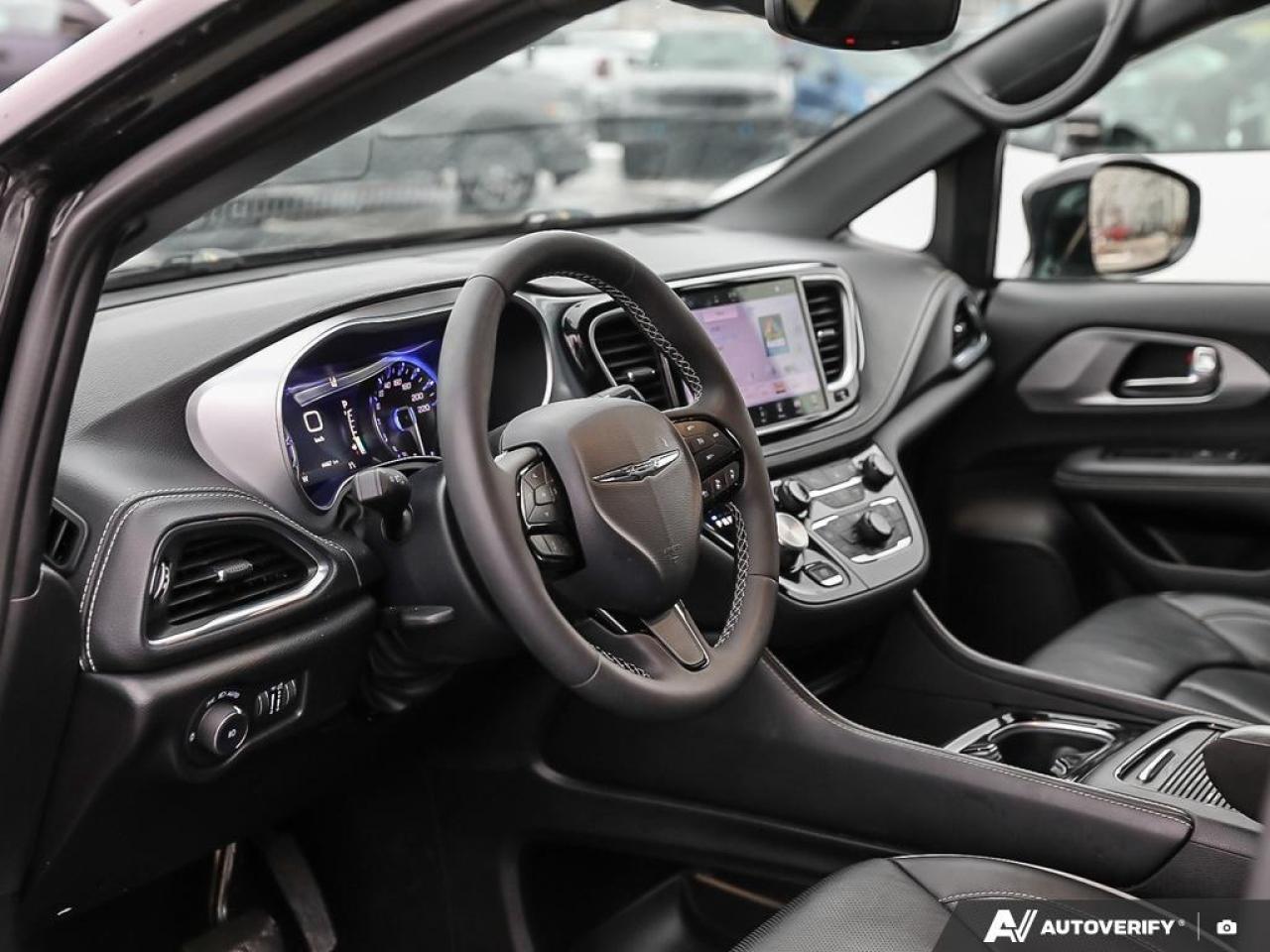 2025 Chrysler Pacifica  Photo