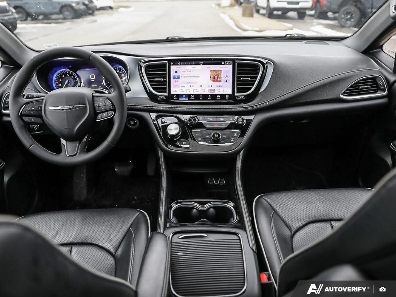 2025 Chrysler Pacifica  Photo