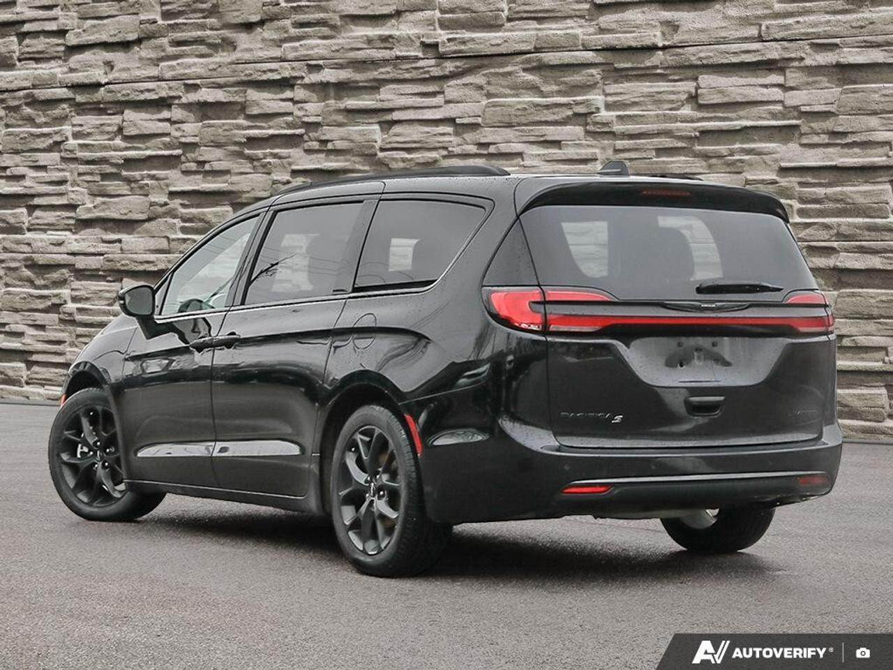 2025 Chrysler Pacifica  Photo