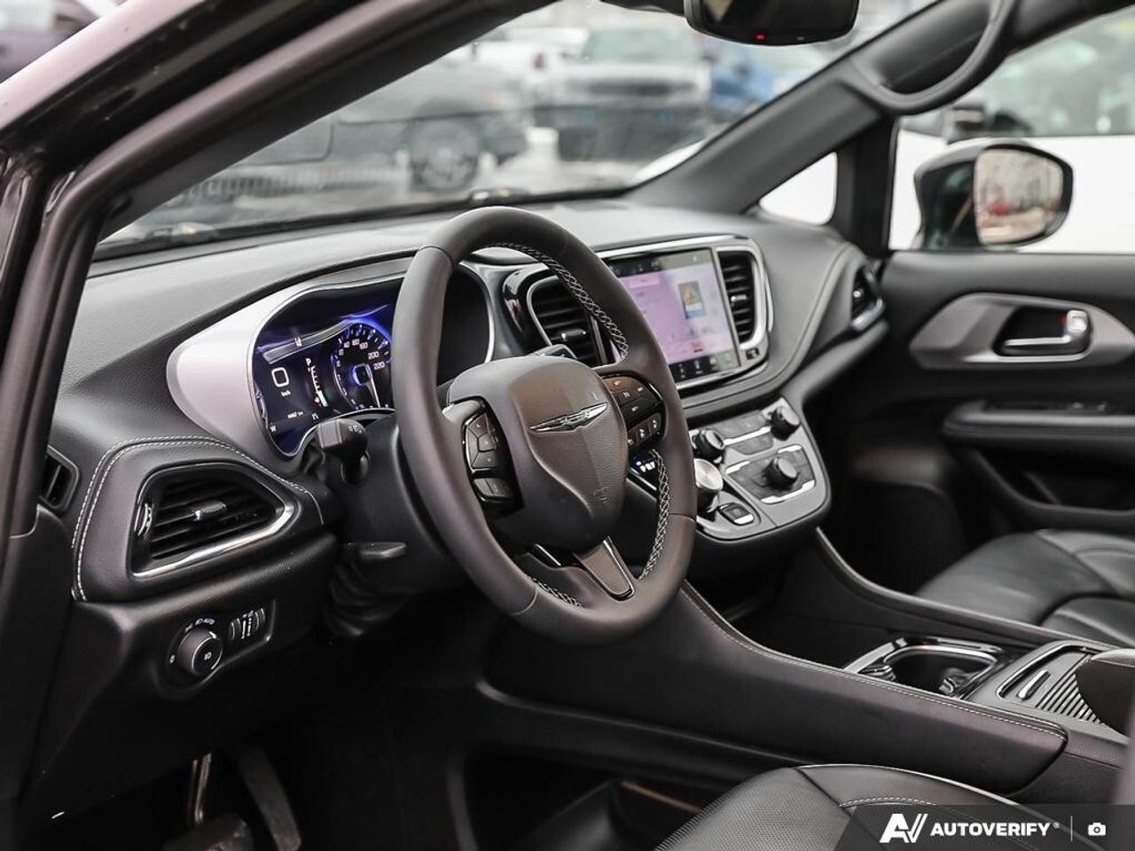 2025 Chrysler Pacifica  Photo