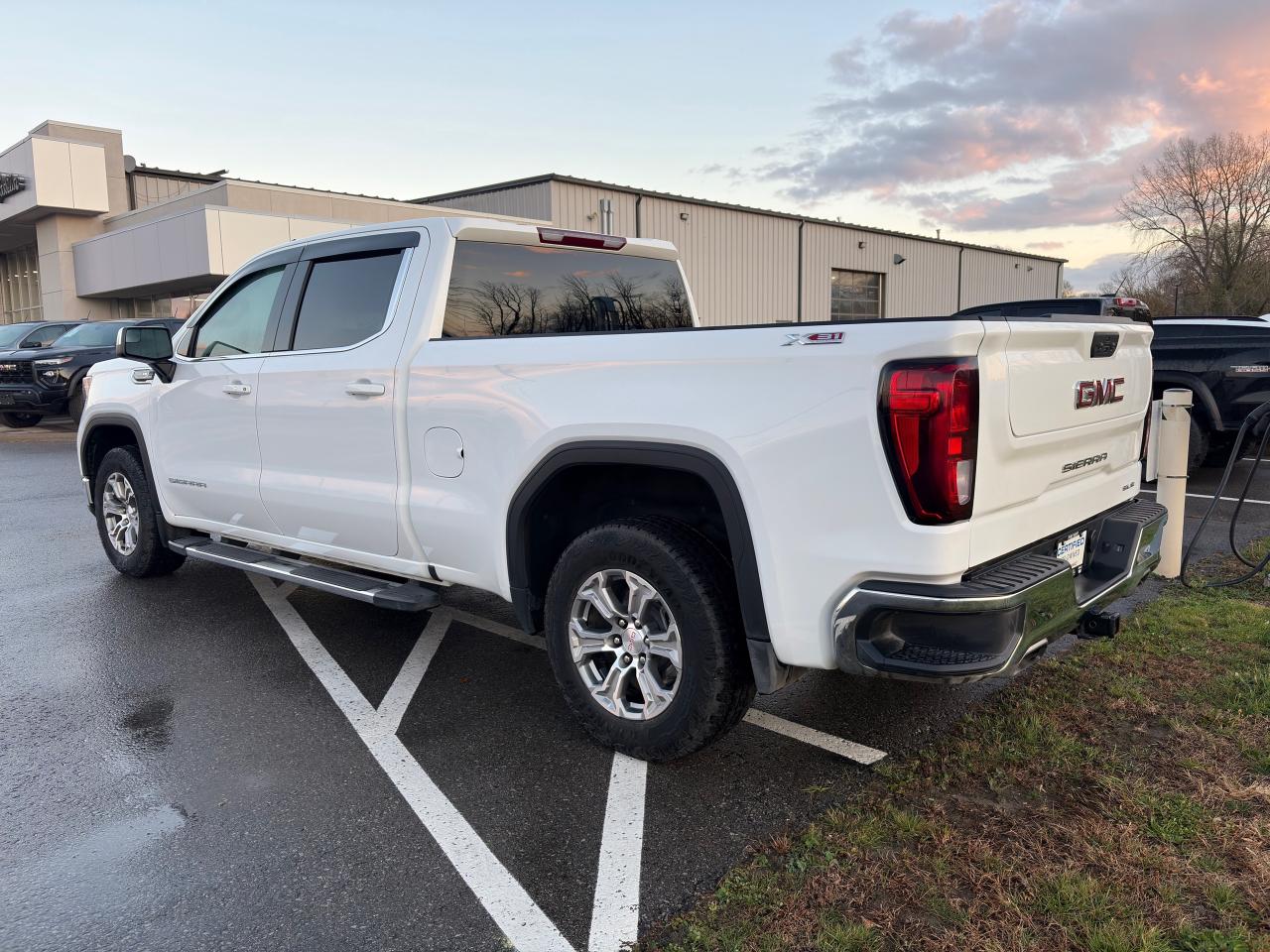 2023 GMC Sierra 1500 SLE Crew Longbox + 5.3L + X31 Off Road + 1 Owner Photo