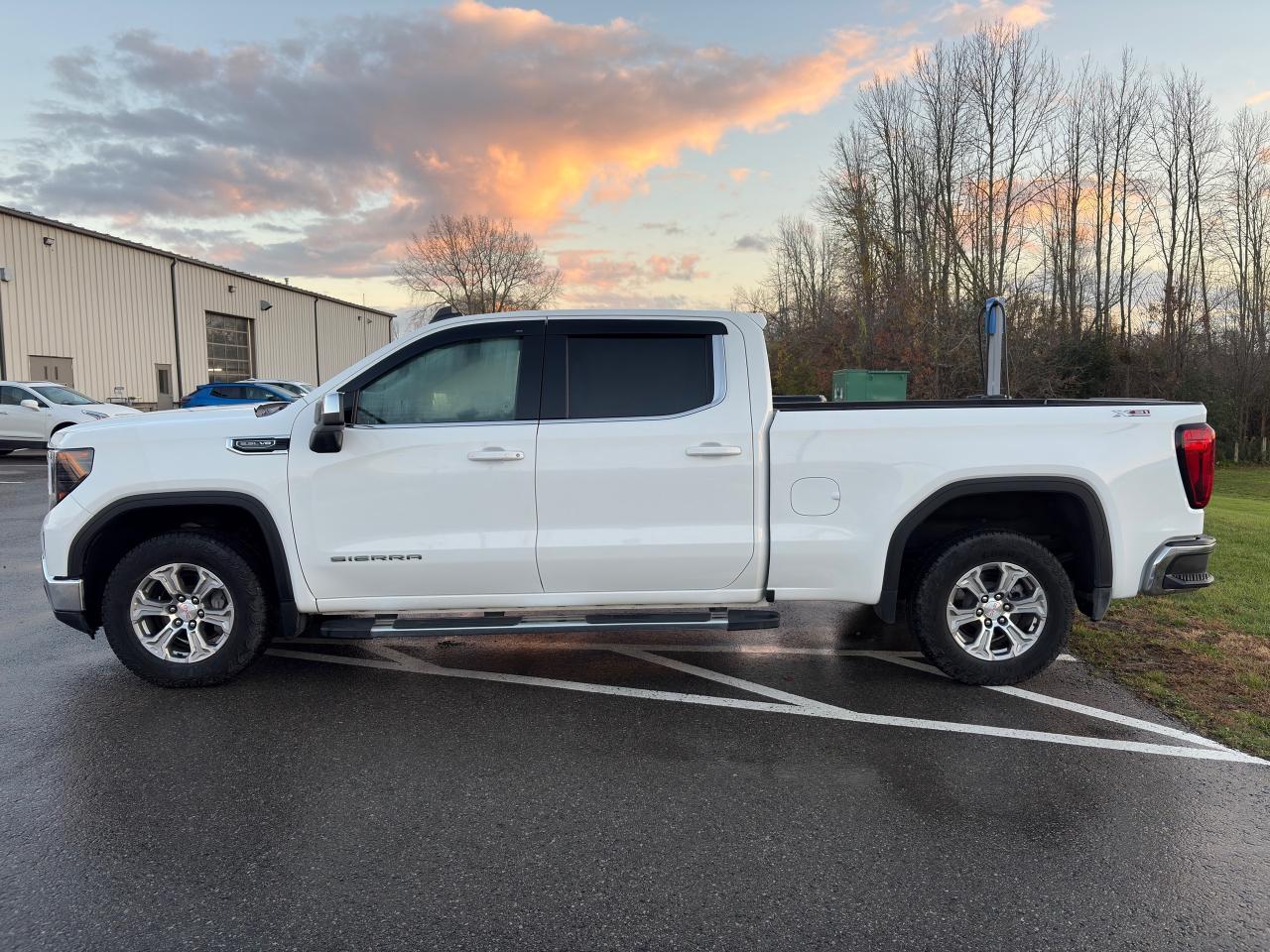 2023 GMC Sierra 1500 SLE Crew Longbox + 5.3L + X31 Off Road + 1 Owner Photo