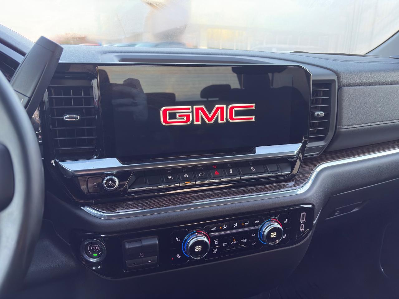 2023 GMC Sierra 1500 SLE Crew Longbox + 5.3L + X31 Off Road + 1 Owner Photo