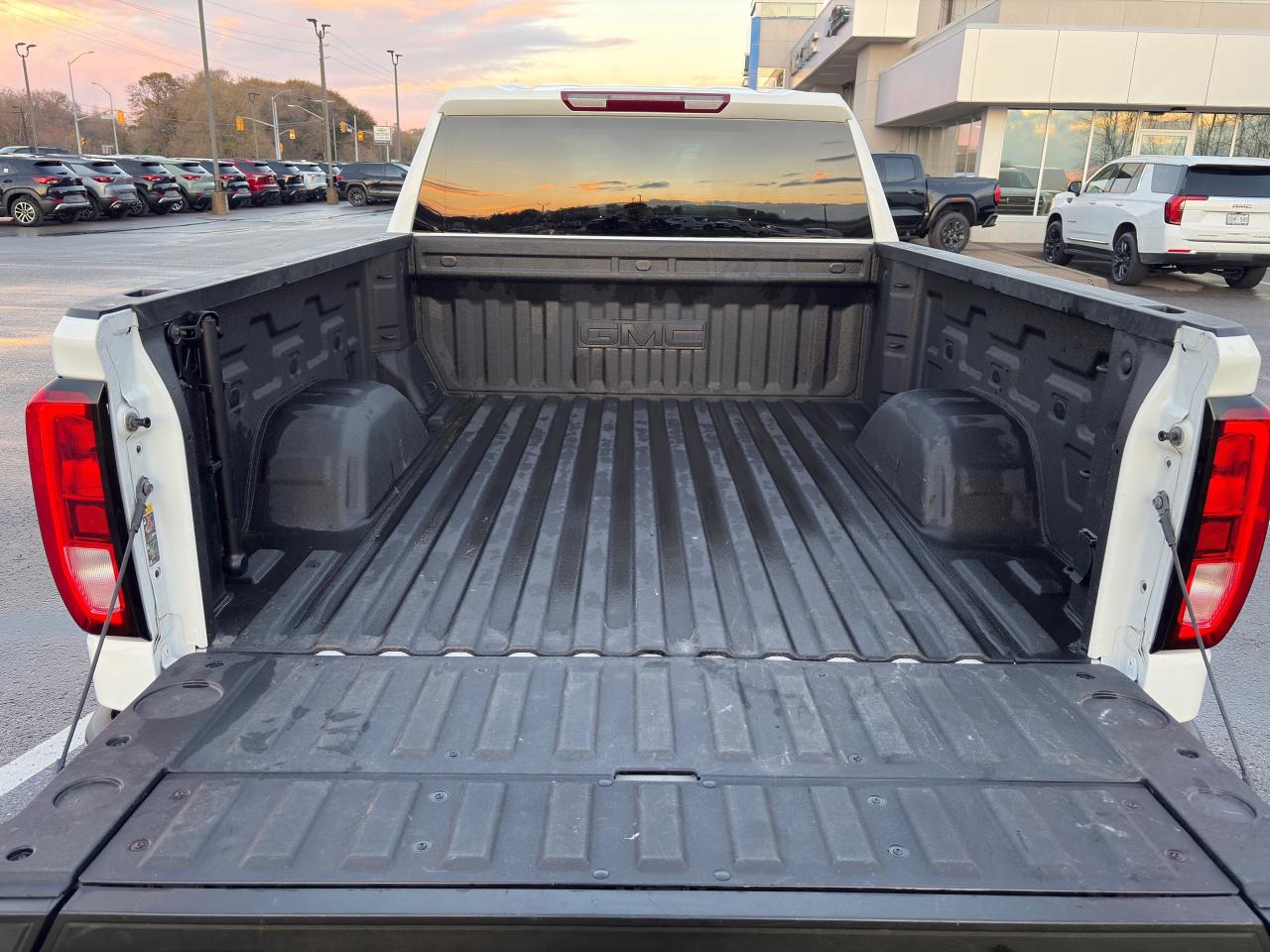 2023 GMC Sierra 1500 SLE Crew Longbox + 5.3L + X31 Off Road + 1 Owner Photo