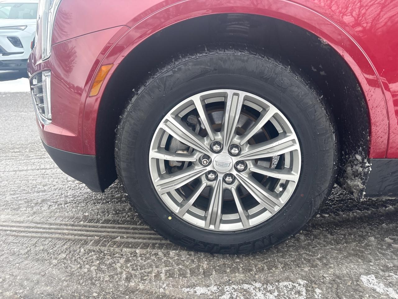 2019 Cadillac XT5 Luxury AWd + Sunroof + Navigation + Drivers Awaren Photo