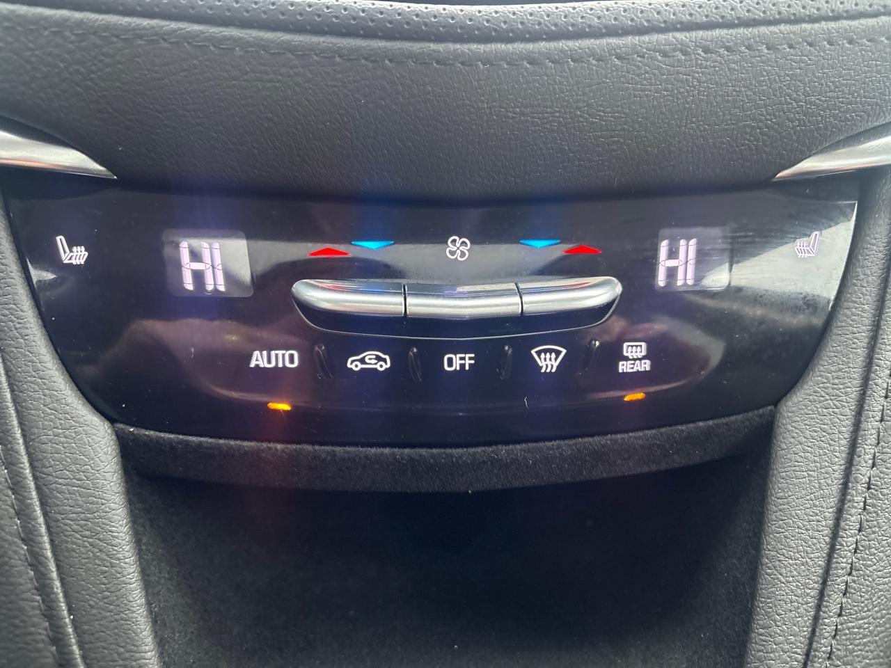 2019 Cadillac XT5 Luxury AWd + Sunroof + Navigation + Drivers Awaren Photo