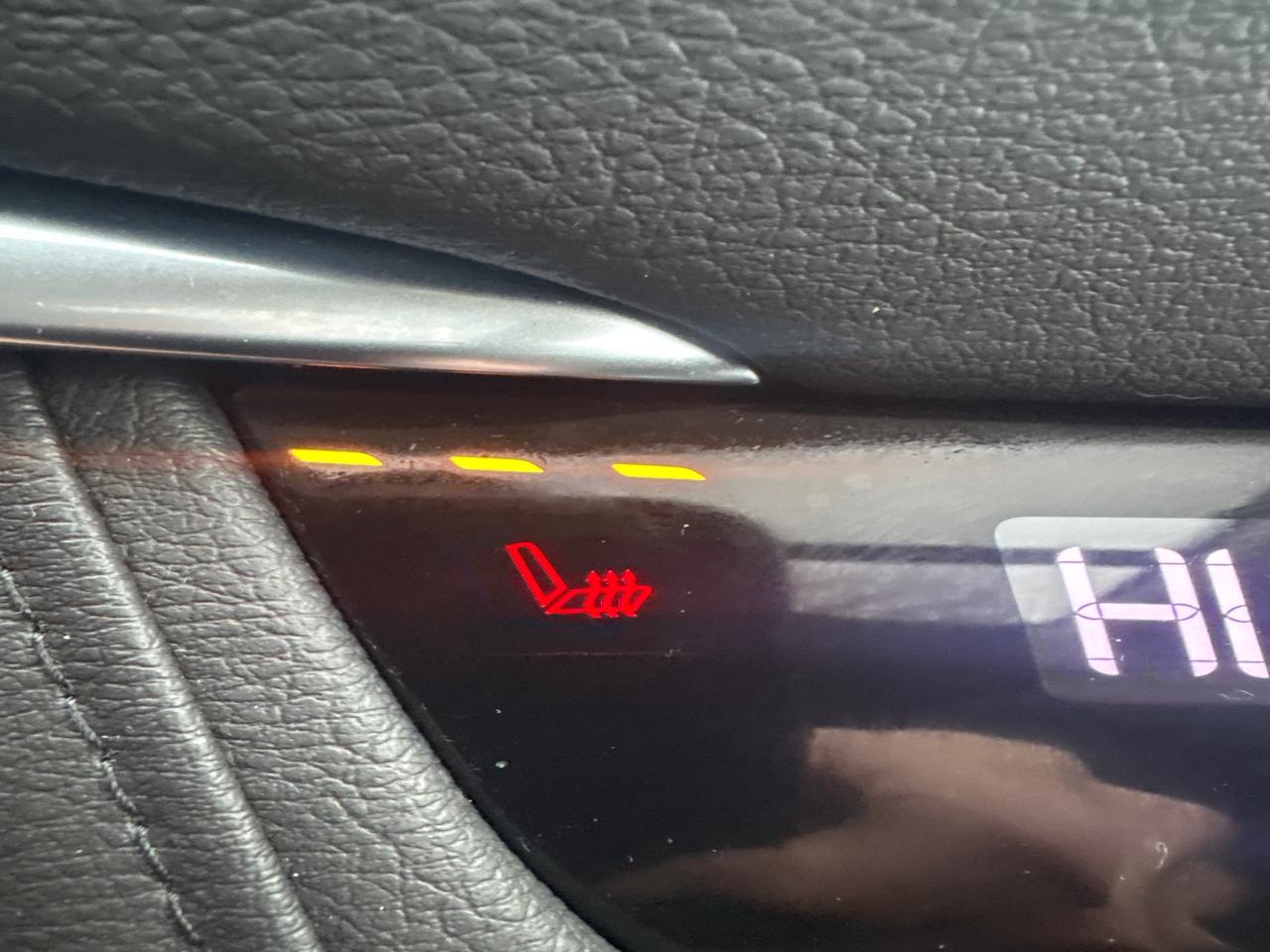 2019 Cadillac XT5 Luxury AWd + Sunroof + Navigation + Drivers Awaren Photo