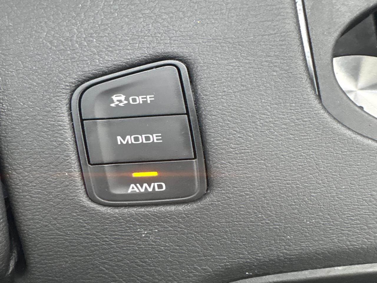 2019 Cadillac XT5 Luxury AWd + Sunroof + Navigation + Drivers Awaren Photo