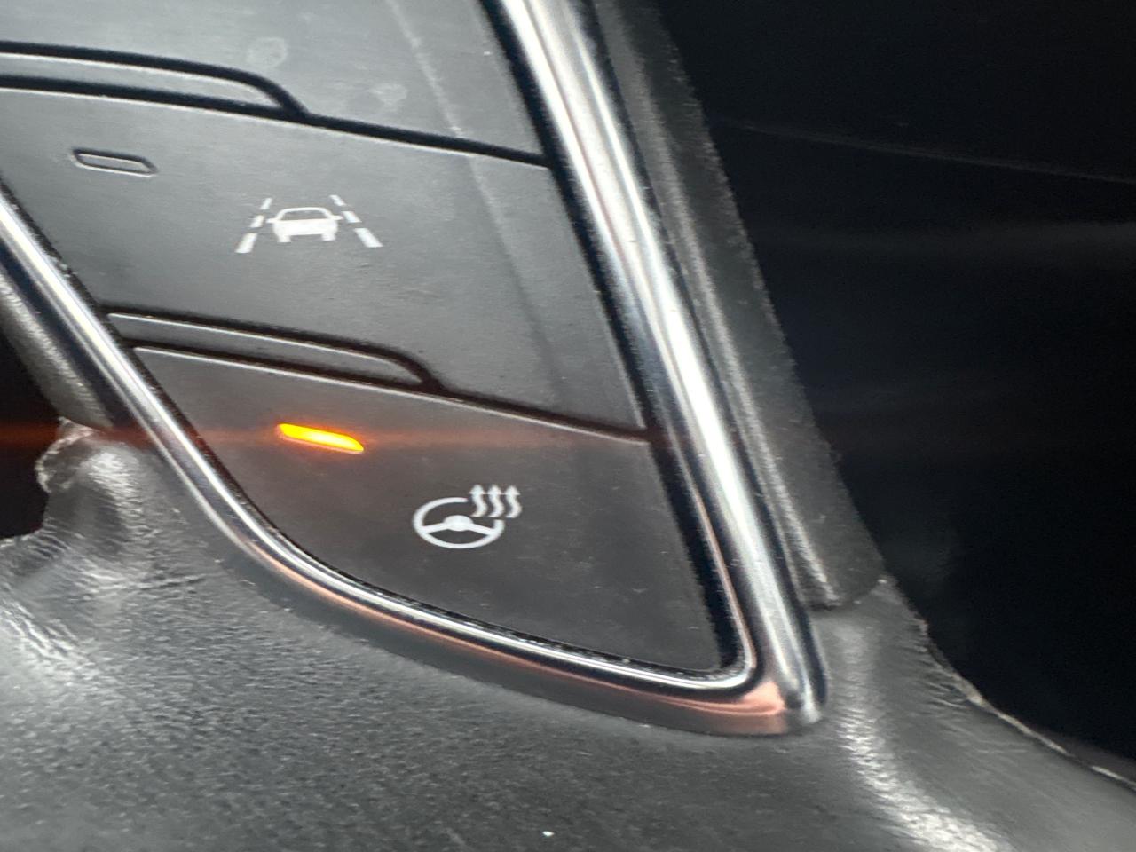 2019 Cadillac XT5 Luxury AWd + Sunroof + Navigation + Drivers Awaren Photo