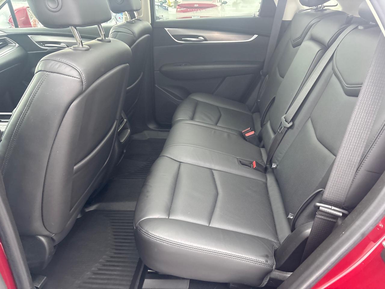 2019 Cadillac XT5 Luxury AWd + Sunroof + Navigation + Drivers Awaren Photo