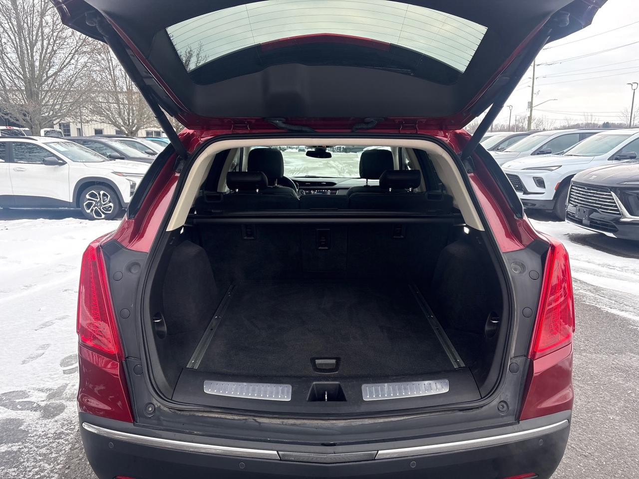 2019 Cadillac XT5 Luxury AWd + Sunroof + Navigation + Drivers Awaren Photo