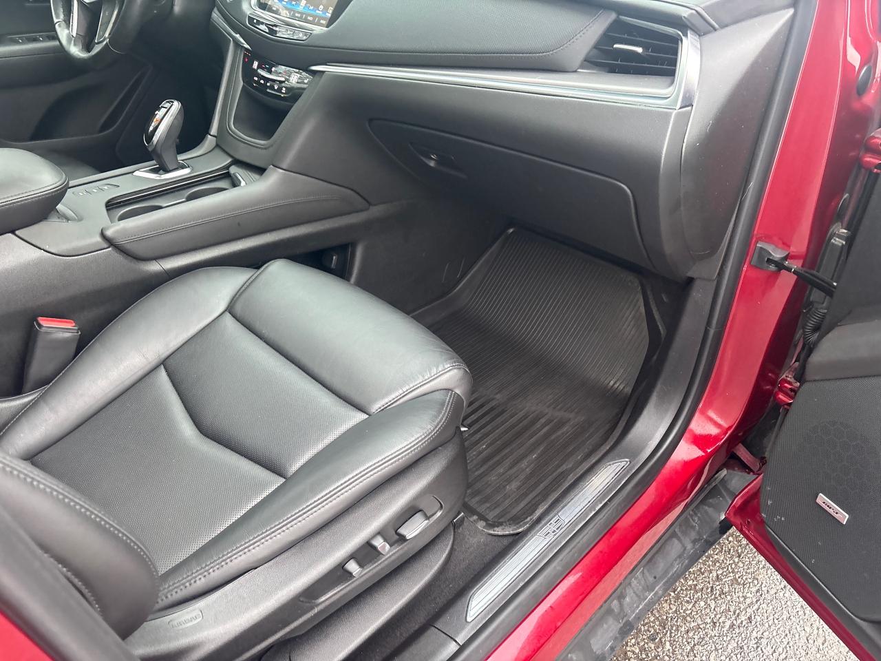 2019 Cadillac XT5 Luxury AWd + Sunroof + Navigation + Drivers Awaren Photo