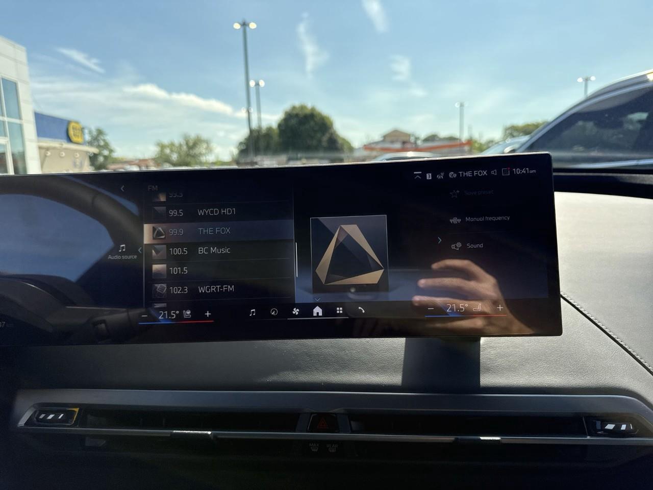 2026 BMW iX xDrive60 Photo