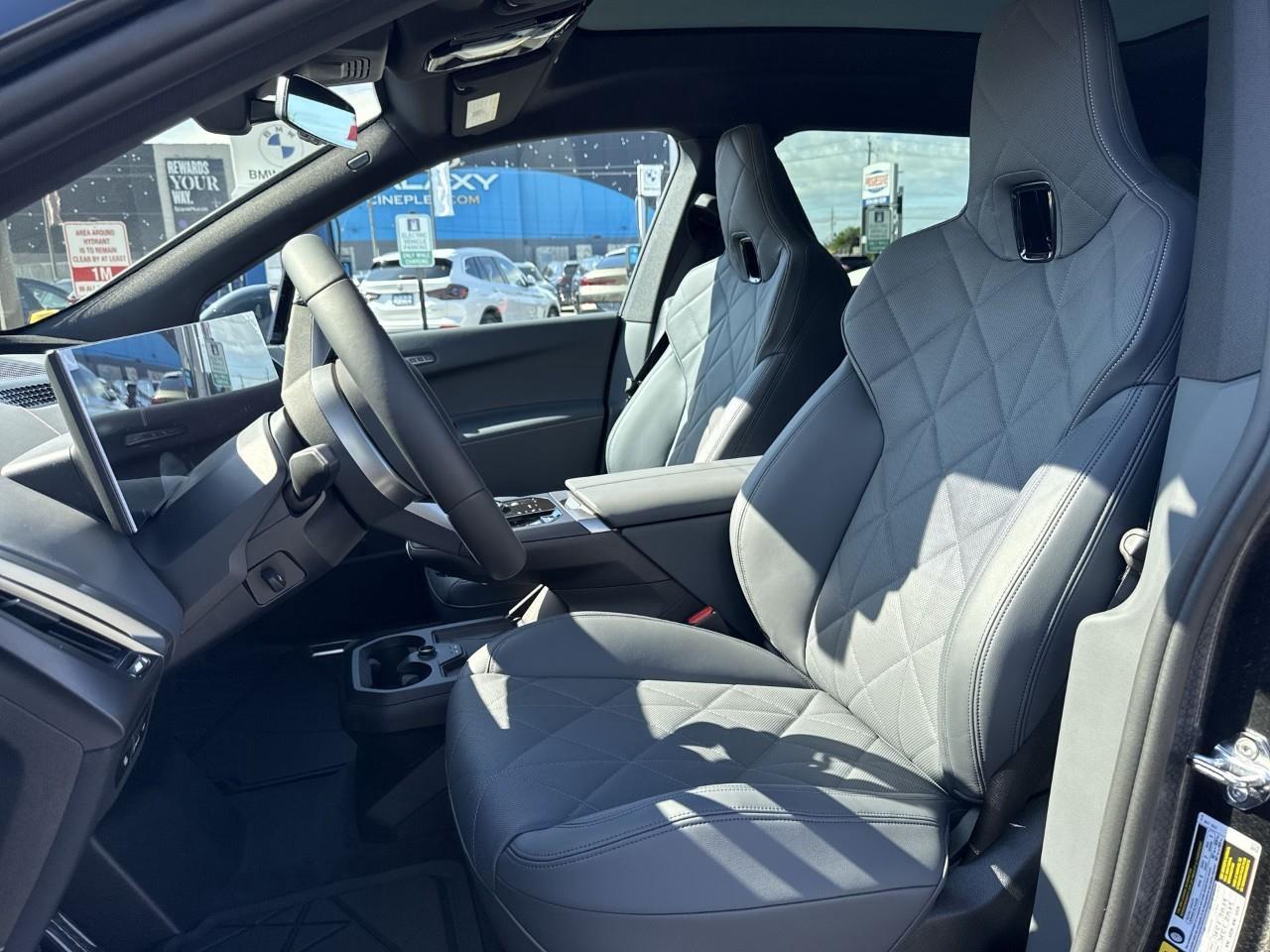 2026 BMW iX xDrive60 Photo