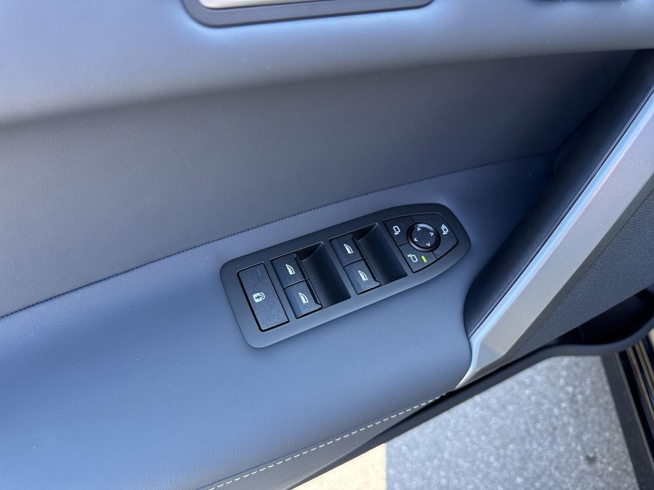 2026 BMW iX xDrive60 Photo