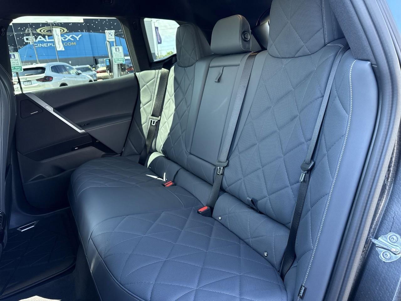 2026 BMW iX xDrive60 Photo