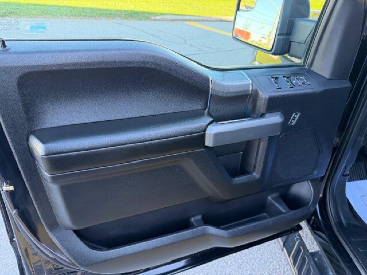 2016 Ford F-150 5.0L V8 SPORT SuperCrew  5.5 BOX CERTIFIED ALLOYS Photo